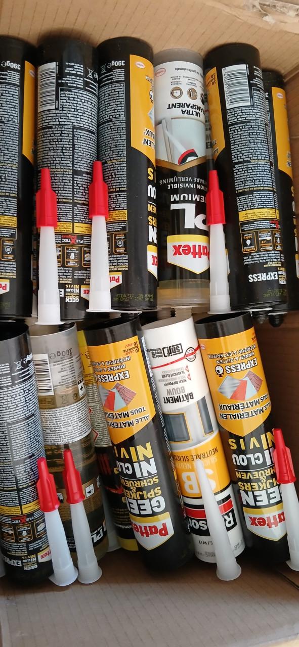 Pattex lijmen en kitten