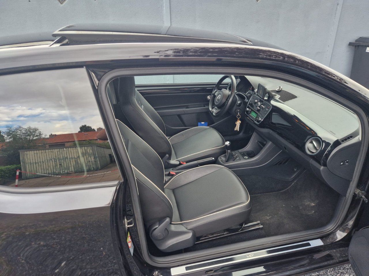VW Up! High Up Black Edition - Full option