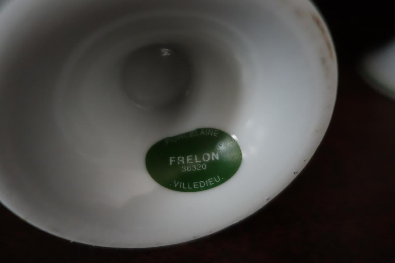 4 drinkbekers porcelaine FRELON 36320 Villedieu met vogeldecoratie