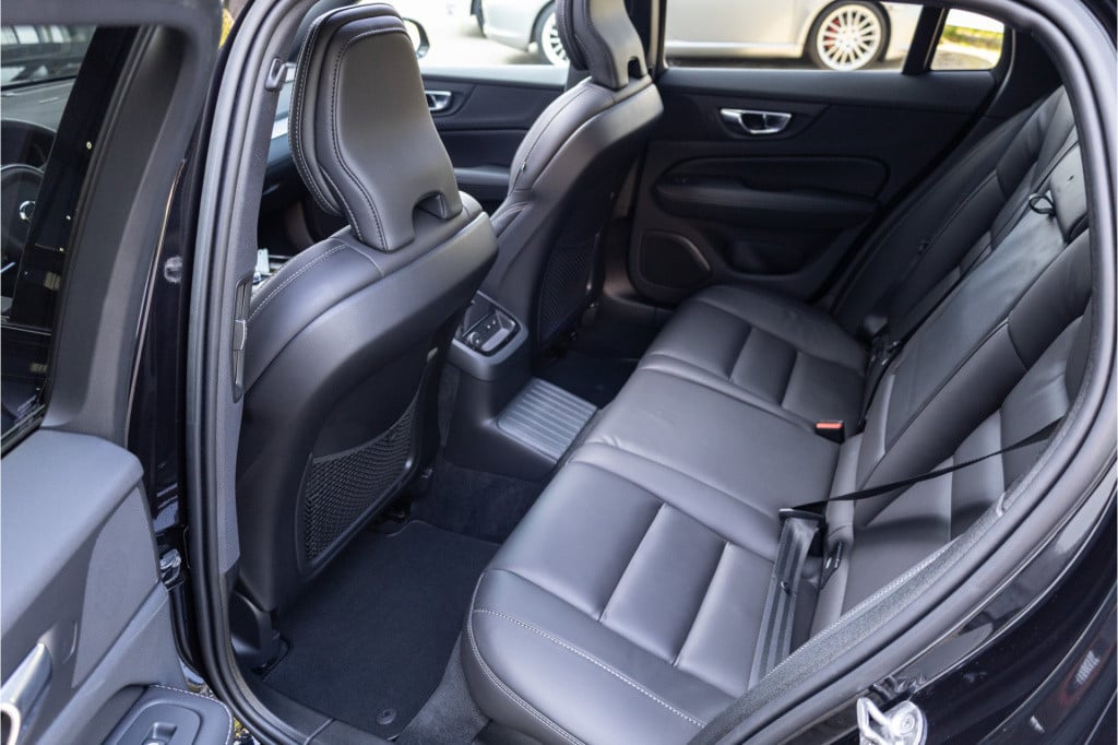 Volvo V60 2.0 t6 plug-in hybrid awd plus dark ✅h&kaudio✅pano✅fullled✅leder