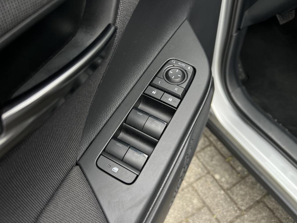 Toyota C-hr 1.8 hybrid 140 dyn