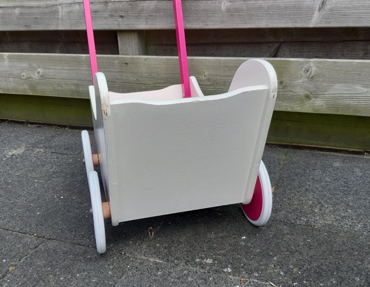 Houten poppenwagen