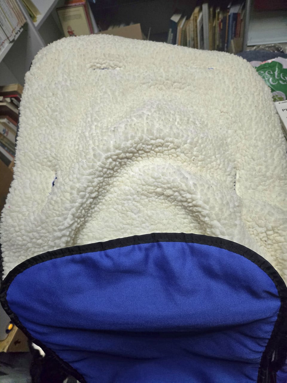 Blauwe Voetenzak met superzachte binnenvoering. 90x45cm