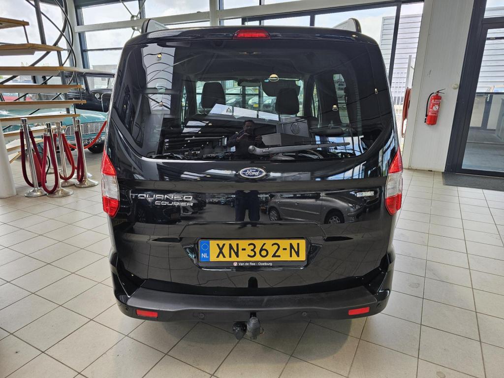 Ford Tourneo Courier 1.0 titanium