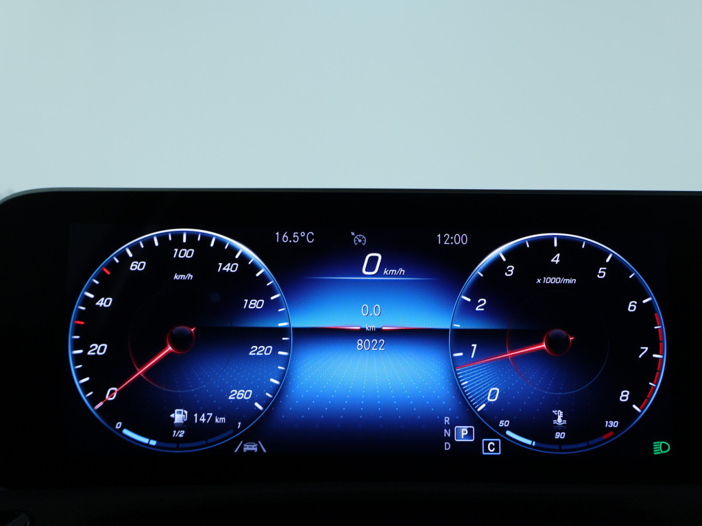Mercedes-Benz A-Klasse 180 business solution amg | panoramadak | sfeerverli