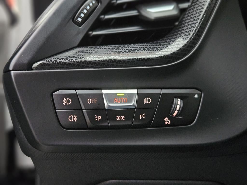 BMW 1 Serie 118i high executive m-sport | head-up | leder