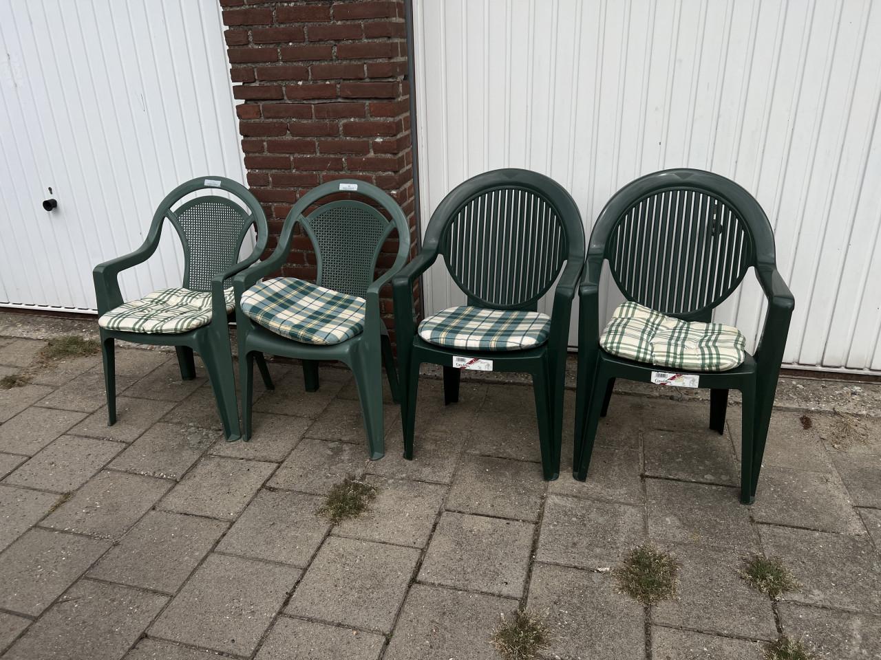 Nieuwe Stapelstoel  set van 4 met kussens