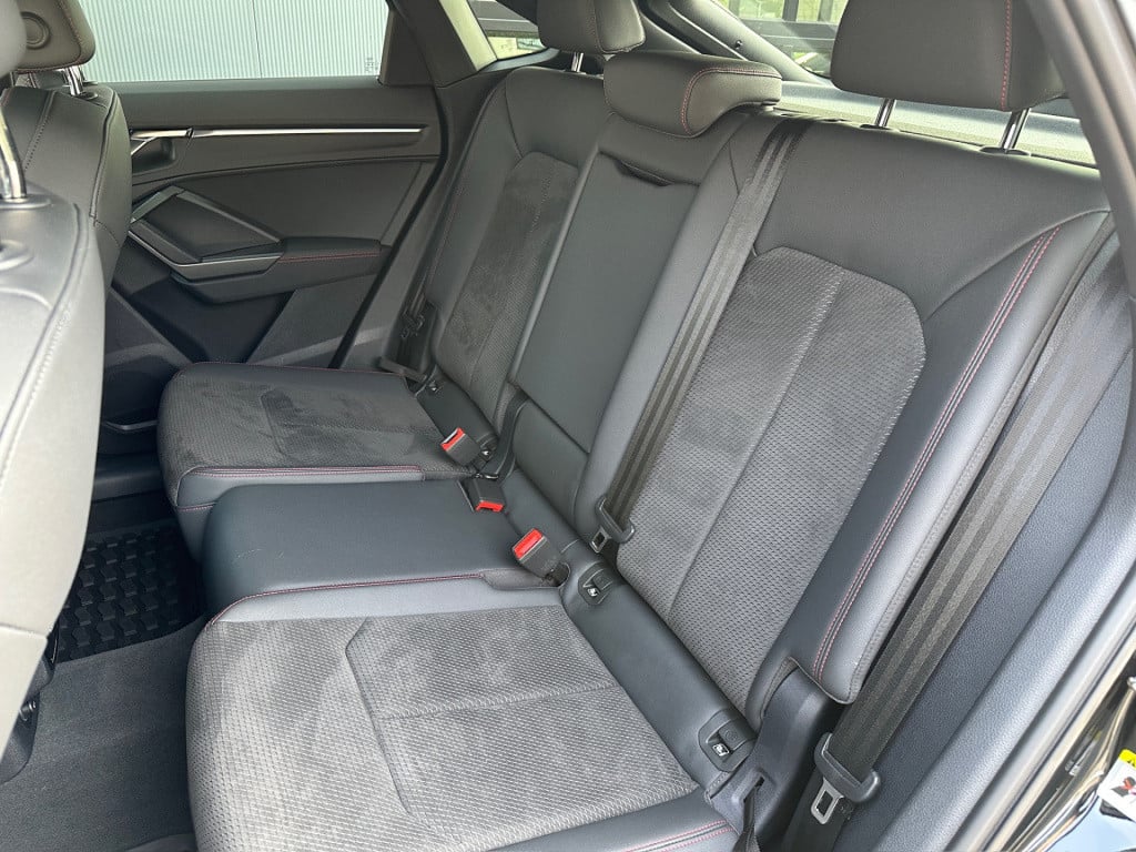 Audi Q3 sportback 45 tfsi e s-line | zwart optiek | camera | keyless | adap