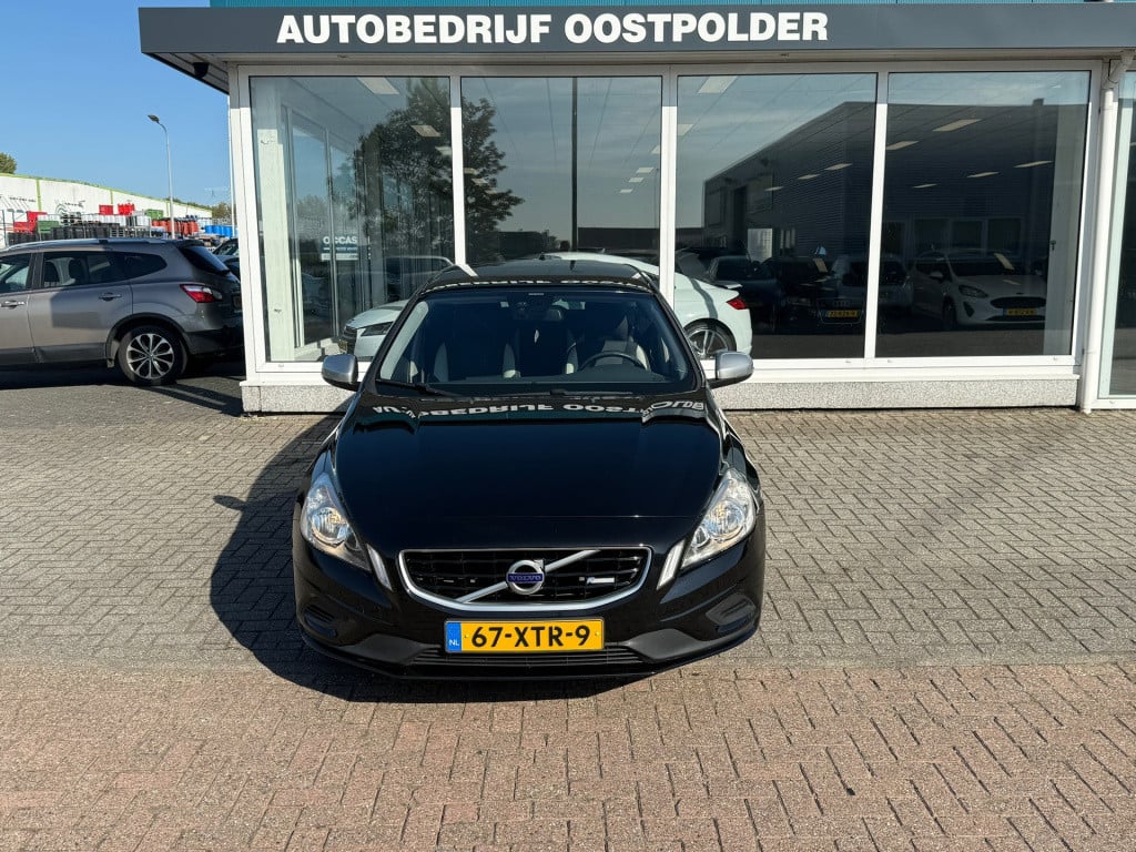 Volvo V60 1.6 t3 r-design