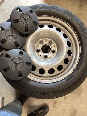 Winterbanden Vito met stalen velg met doppen 225x55x17