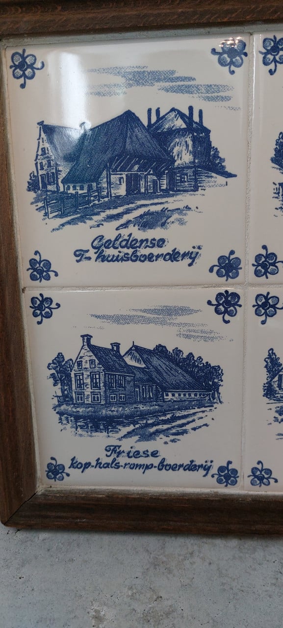 Lijstje met zes tegels van boerderijen