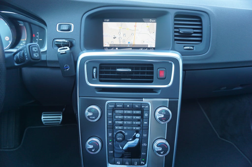 Volvo V60 2.0 d4 business sport - automaat - climate / navi / cruise / lane
