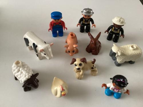 Lego Duplo.   4 poppetjes en verschillende dieren.