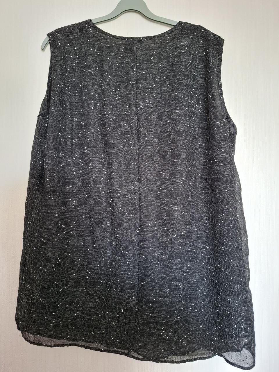 Sempre Piu twinset top met jasje. Zwart met witte. Maat 58