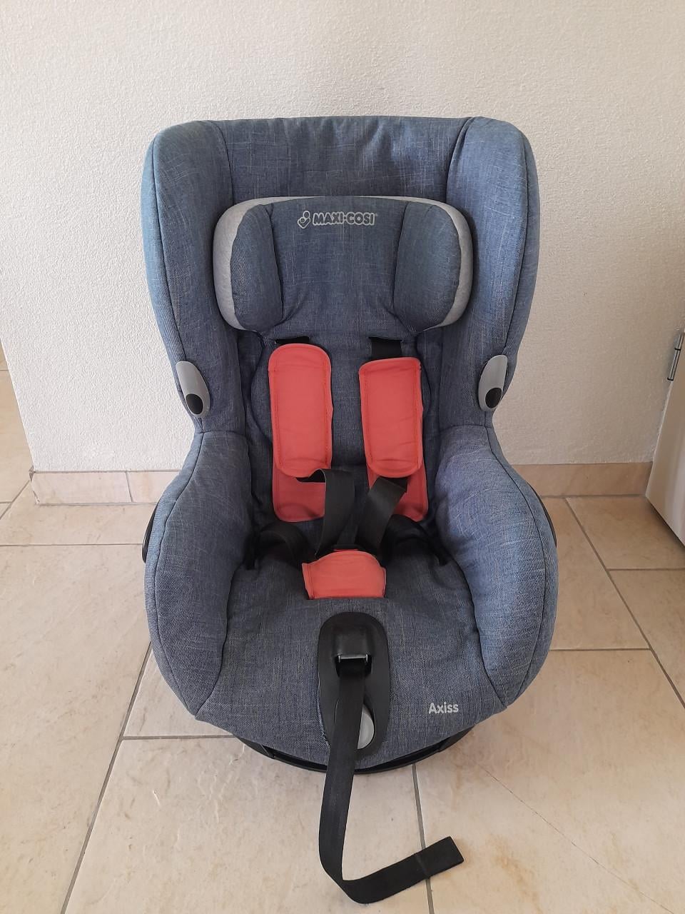 Maxi - cosi Axiss Draaibaar autostoel 9/18 kg  (in goede staat)