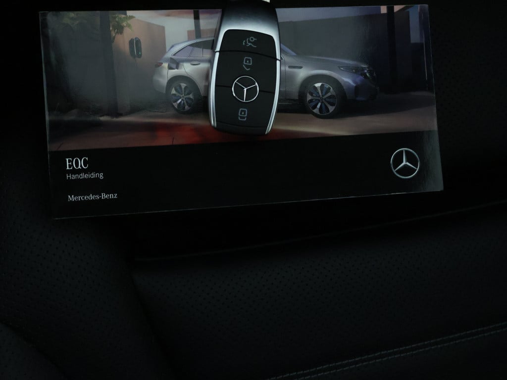 Mercedes-Benz Eqc 400 4matic amg line 80 kwh | schuifdak | trekhaak | stoel