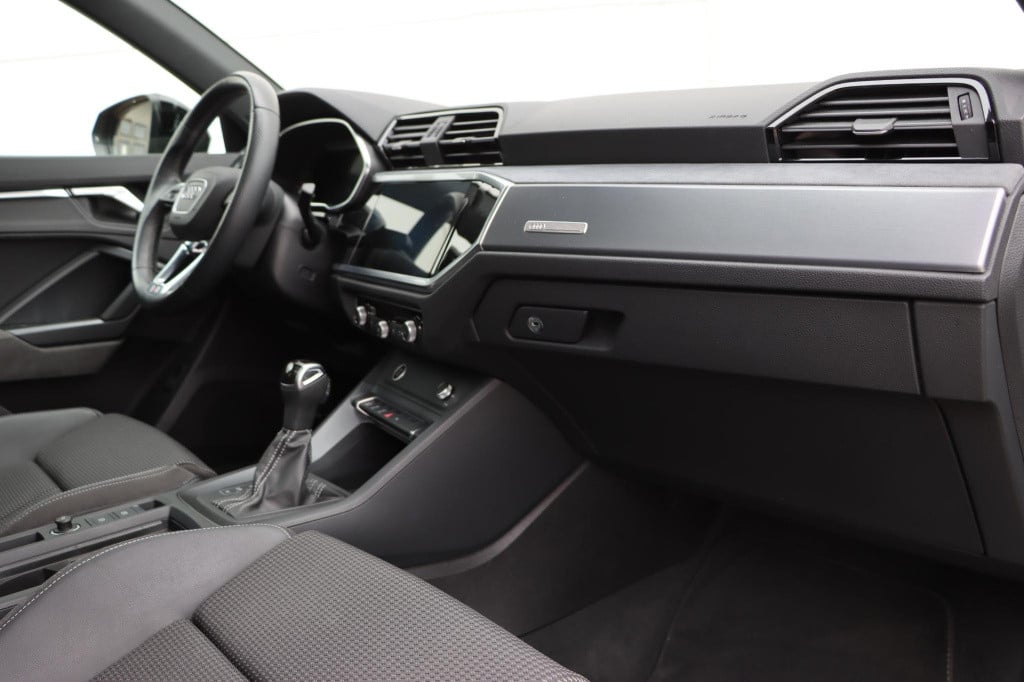 Audi Q3 35 tfsi s edition 150pk s-tronic