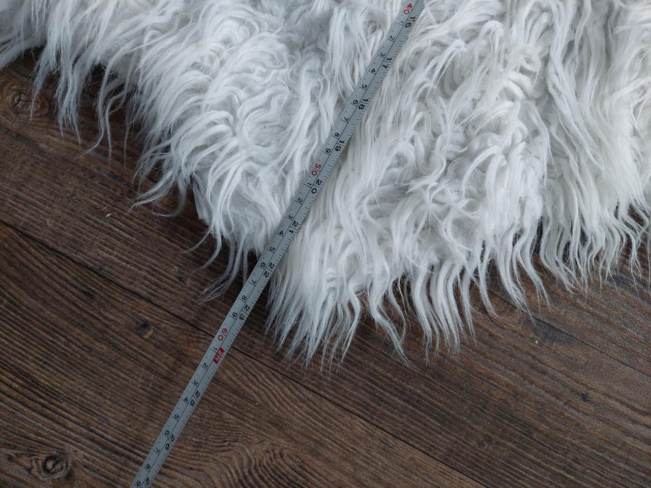 Fluffy/teddy kleed wit