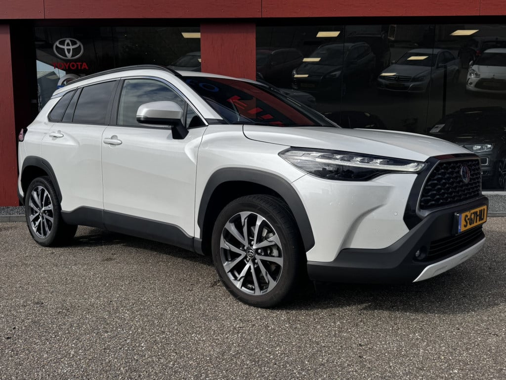 Toyota Corolla Cross 2.0 high power hybrid first edition | apple carplay |