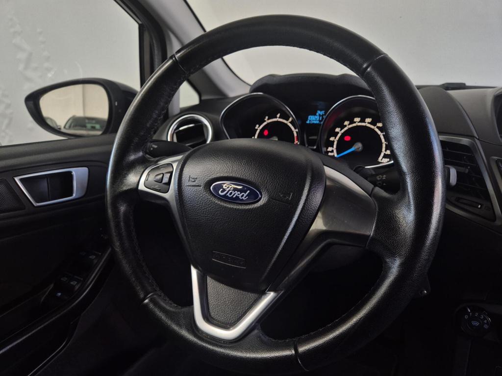 Ford Fiesta 1.25 / nieuwe db riem / parkeersensoren / stoelverwarming