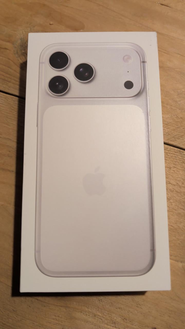 Iphone 17 pro max zilver