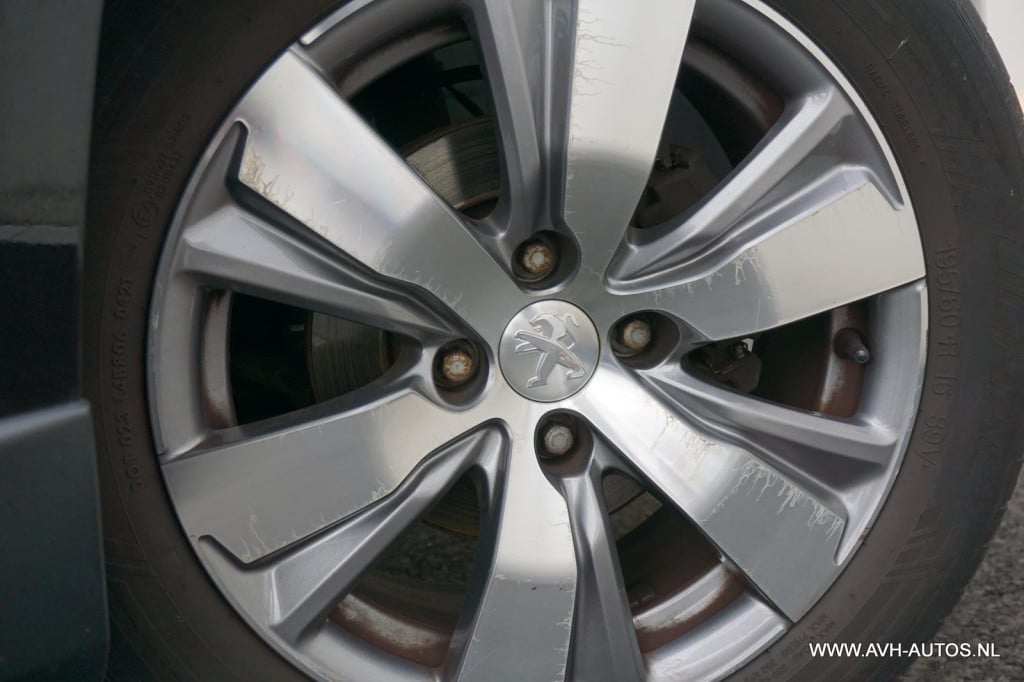 Peugeot 2008 1.2 vti allure pack premium plus