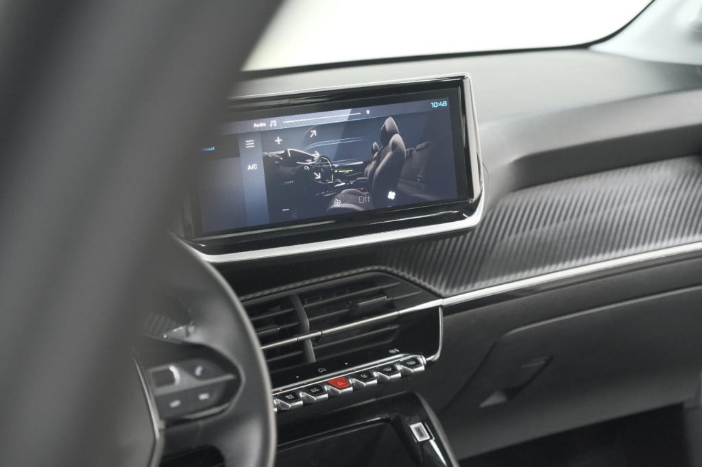 Peugeot 208 puretech 100 active | parkeersensoren | navigatie | apple carpl