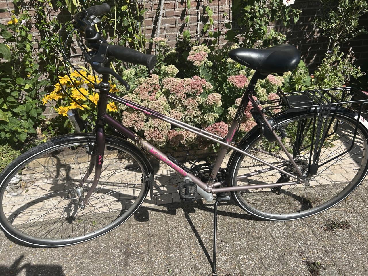 Dames fiets Koga Miyata 28 inch. 21 versn. velgrem verlichting. OK!