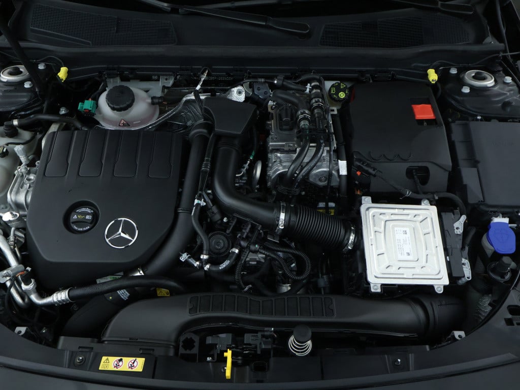 Mercedes-Benz Cla 250 e amg plug-in hybride | amg line | night pakket | pan