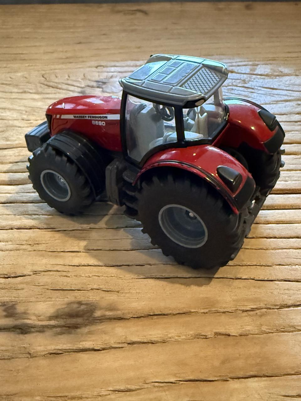 Siku Massey-Ferguson MF 8690 - Schaal 1:50