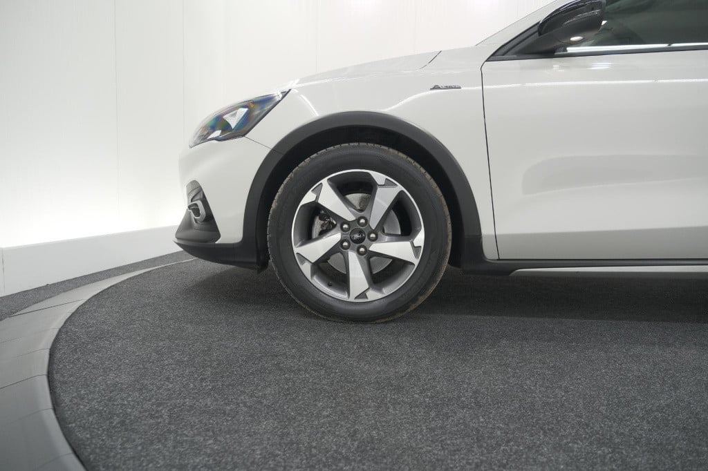 Ford Focus 1.5 ecoboost active business | lage kilometerstand | navigatie |