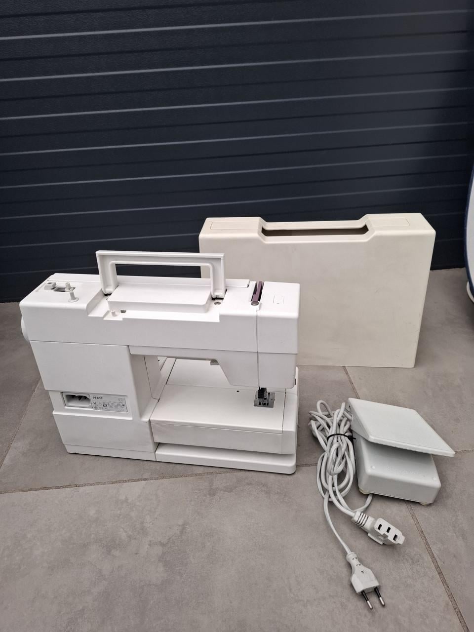 Pfaff Edition 130 Naaimachine met Dual Transport