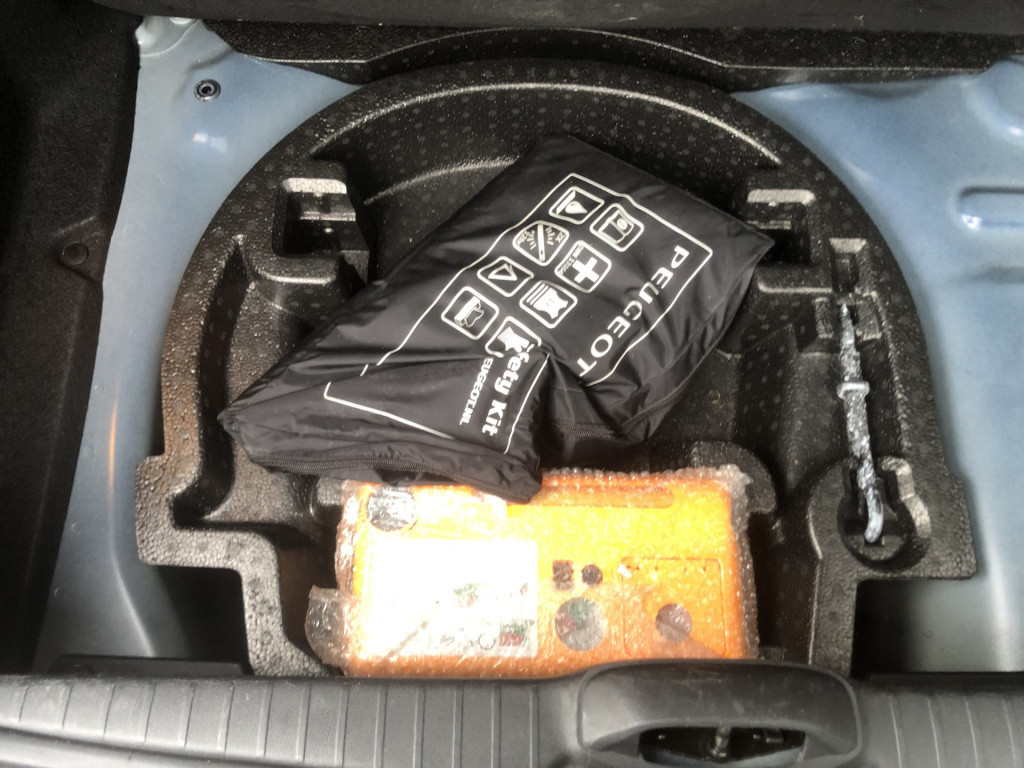 Peugeot 208 1.6 vti 120pk panoramdak 3-drs