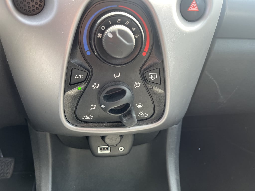 Toyota Aygo 1.0 vvt-i x-play