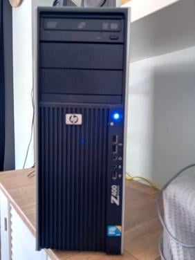 PC- met monitor toetsenbord en muis