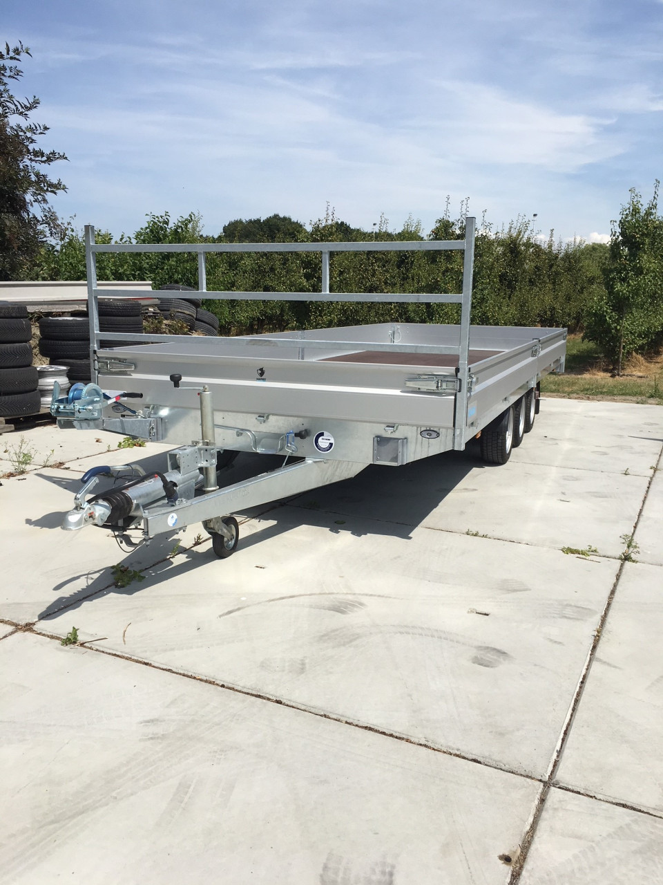 Grote Oprijwagen / Autoambulance te huur.