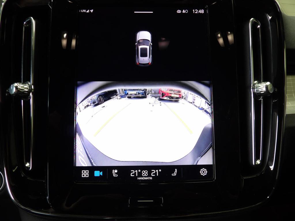 Volvo XC40 b3 163pk mild hybrid aut plus dark