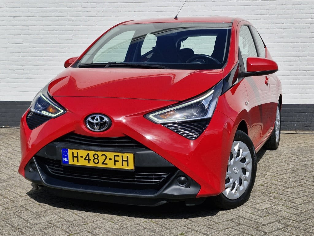 Toyota Aygo 1.0 vvt-i x-play automaat | apple carplay | andoid auto | achte