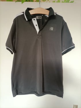 Heren (sport) shirt van het merk Sjeng. Maat L. Zwart met witte rand