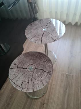 Twee kleine glass tafeltje