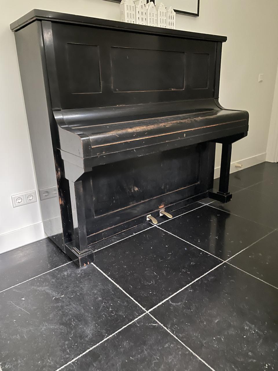 Staande zwarte piano - Schmidt