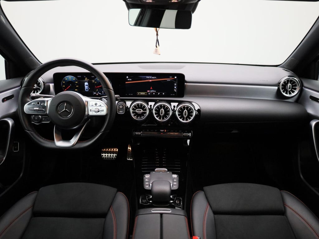 Mercedes-Benz A-Klasse 200 business solution amg | automaat | navigatie | a