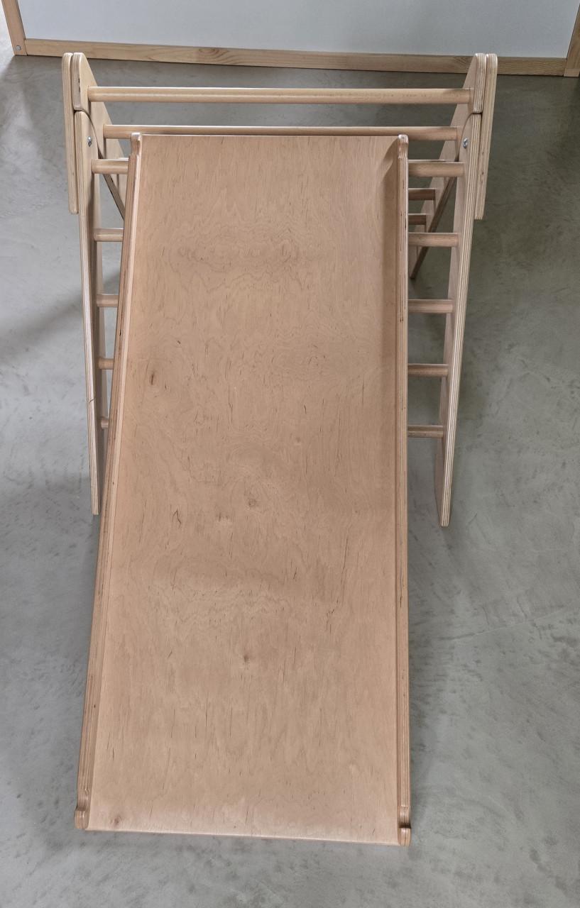 Houten glijbaan binnen