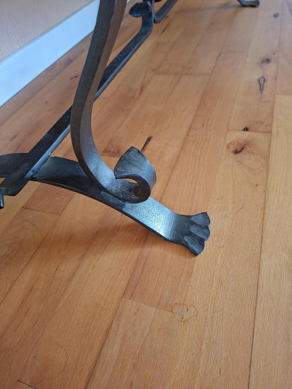 Salontafel met smeedijzeren onderstel