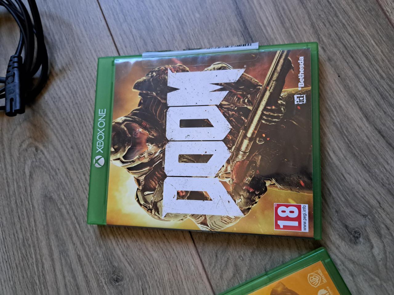 Xbox one S met 2 games