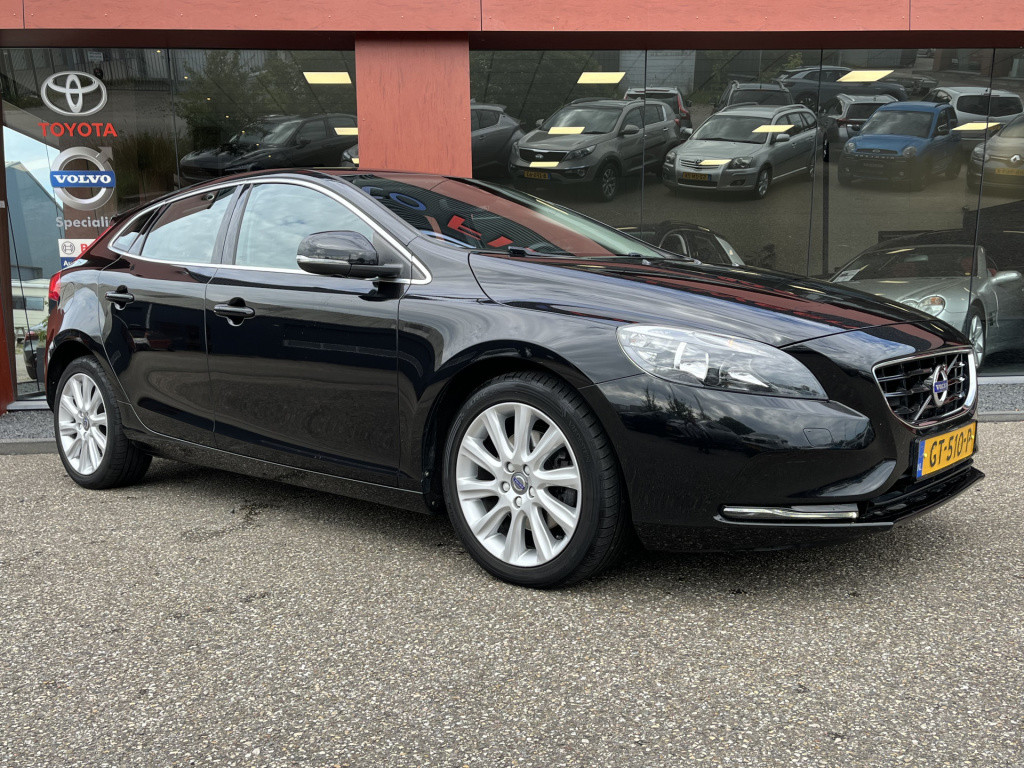 Volvo V40 2.0 t3 momentum | cruise | lmv 17'' | navi