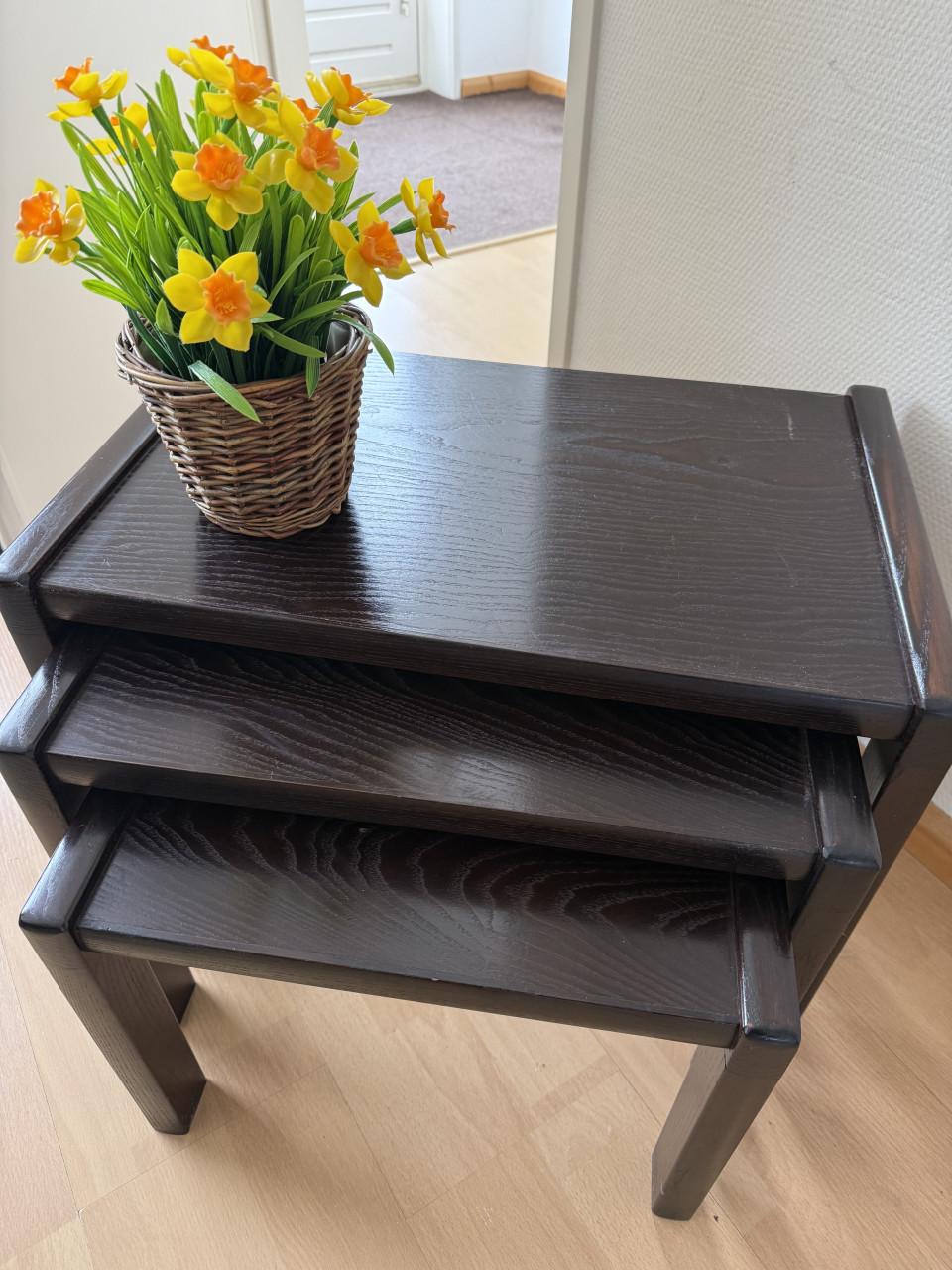 Bijzettafel set. Massief. Perfecte staat. 3 stuks.