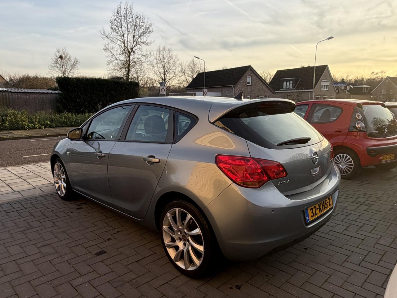 Opel Astra 1.6 Edition Airco PDC NAVIGATIE CCT Nap Logisch Org Nl