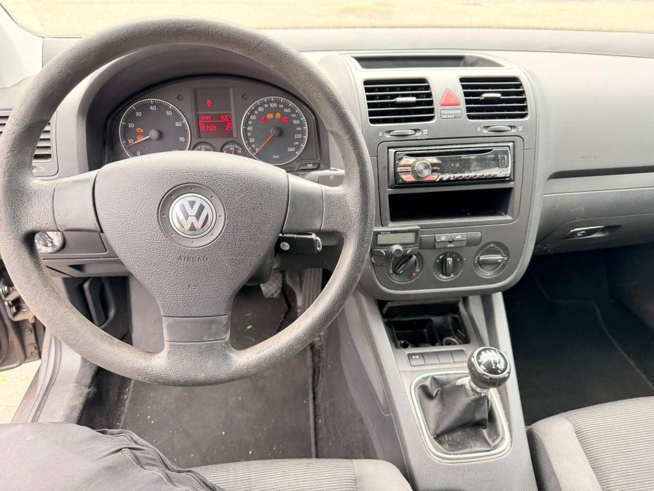 Volkswagen Golf 1.6 FSI Turijn APK tot September! €999 Rijd goed!