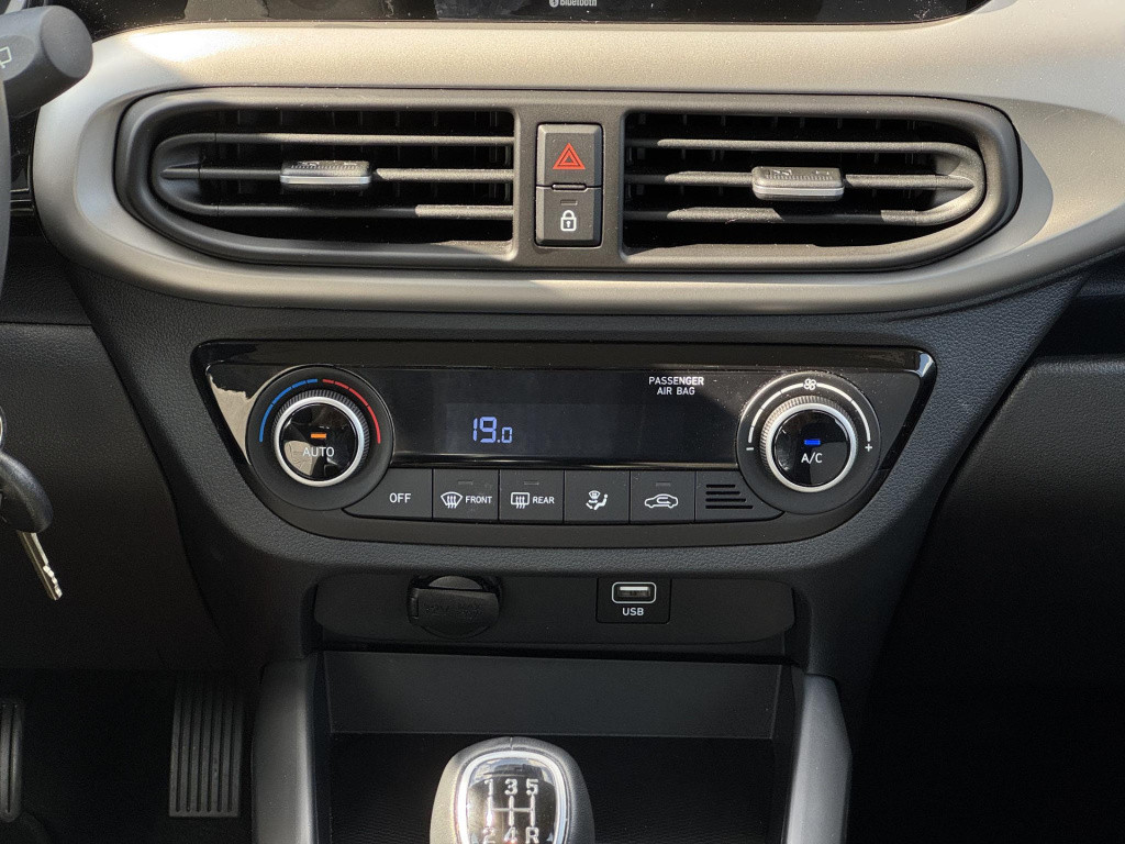 Hyundai I 10 1.0 premium | navigatie | camera | cruise & climate control | 